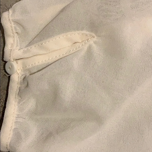 Cream Coloured Forever 21 Blouse Size Medium - Picture 11 of 12